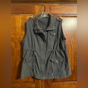 BEYOVE Grey Utility Vest